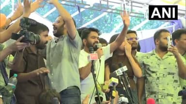 #WATCH दिल्ली: केंद्रीय शिक्षा मंत्री धर्मेंद्र प्रधान के इस्तीफे पर कॉकरोच जनता पार्टी के संस्थापक अध्यक्ष अभिजीत दिपके ने कहा, "धर्मेंद्र प्रधान ने इस्तीफा दे दिया है और यह इस्तीफा इस बात का गवाह है कि अगर आप लोग डरेंगे नहीं, अगर आप लोग इस सरकार के आगे नहीं झुकेंगे, तो हम किसी का भी इस्तीफा ले सकते हैं।"