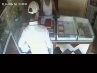 जवळा येथील सराफ दुकानात दिवसा चोरी, चोरटे CCTV फुटेज मध्ये कैद...
#CCTV #paranda #dharashiv #CrimeNews #Crime