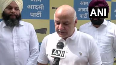 "देश के बच्चों ने लिया धर्मेंद्र प्रधान का इस्तीफा, शिक्षा क्रांति की शुरुआत: मनीष सिसोदिया"
दिल्ली: केंद्रीय शिक्षा मंत्री धर्मेंद्र प्रधान के इस्तीफे पर AAP नेता मनीष सिसोदिया ने कहा, "धर्मेंद्र प्रधान ने अपना इस्तीफा दिया नहीं है बल्कि देश के बच्चों और छात्रों ने उनसे उनका इस्तीफा ले लिया है। भेजना या स्वयं इस्तीफा देना तो तब कहा जाता जब NEET पेपर लीक हुआ, 22 बच्चों ने आत्महत्या की, उसी समय इस्तीफा लिया जाता या धर्मेंद्र प्रधान द्वारा भेजा जाता... देश में बहुत बड़े पैमाने पर शिक्षा क्रांति की आवश्यकता है। पेपर लीक घोटाले से मुक्ति इसका पहला कदम था जिसे देश की ज़ेन-जी पीढ़ी ने लाठी खाकर जीता है..."
#ManishSisodia #DharmendraPradhan #NEET #NEETPaperLeak #EducationNews #DelhiNews #AAP #EducationReform #StudentsVoice #GenZ #BreakingNews #IndianPolitics #NationalNews #HindiNews #HamirpurTimes