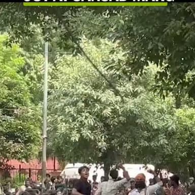 Celebrations erupt at Sansad Marg after Dharmendra Pradhan's resignation
#DharmendraPradhan #Resignation #EducationMinister #SansadMarg #NewDelhi #Politics #ANI