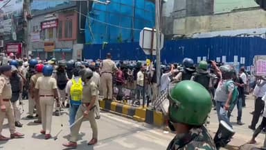बिहार में आज फिर बवाल..! पटना में प्रदर्शनकारियों और पुलिस के बीच तनातनी.
#Bihar #protesters #BiharPolice