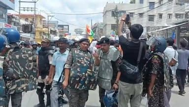 नीट पेपर लीक मामले को लेकर #सीतामढ़ी में सैकड़ो छात्र सड़क पर उतरकर किया शांतिपूर्ण प्रदर्शन !!
#sitamarhi #bihar #neetpaperleak #protest
#न्यू़जबिहारकीआवाज #newsbiharkiaawaj