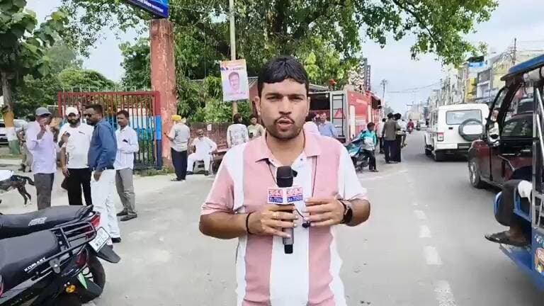 गदरपुर में कांग्रेस कार्यकर्त्ता से मारपीट मामले में कार्रवाही की मांग को लेकर कांग्रेसियो का कोतवाली में धरना
#AwaazIndiaNational #Uttarakhand #Gadarpur #Congress #Protest #latestnews