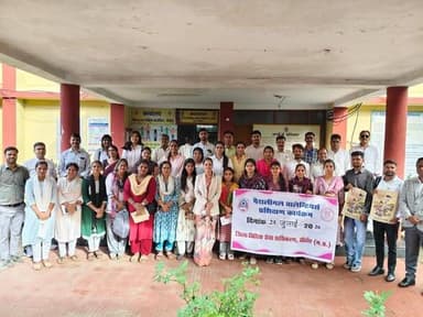 सीआईएस एवं साइबर फ्रॉड विषय पर पैरालीगल वालेन्टियर्स का प्रशिक्षण आयोजित
जिला विधिक सेवा प्राधिकरण द्वारा सीआईएस एवं साइबर फ्रॉड विषय पर एक दिवसीय पैरालीगल वालेन्टियर्स का प्रशिक्षण आयोजित किया गया। कार्यक्रम का शुभारंभ प्रधान जिला न्यायाधीश श्री संजीव कुमार अग्रवाल ने किया।
इस अवसर पर प्रधान जिला न्यायाधीश ने कहा कि पैरालीगल वालेंटियर न्यायपालिका एवं आमजन के बीच एक सशक्त सेतु है। समाज के अंतिम व्यक्ति तक न्याय की पहुंच सुनिश्चित करने में उनकी भूमिका अत्यंत महत्वपूर्ण है, उन्होंने कहा कि नालसा एवं सालसा की विभिन्न जनकल्याणकारी योजनाओं का लाभपात्र व्यक्तियों तक पहुंचाने में पैरालीगल वालेन्टियर्स की सक्रिय भागीदारी आवश्यक है। प्रशिक्षण का उद्देश्य केवल तकनीकी ज्ञान प्रदान करने तक सीमित नहीं है, बल्कि ज्ञान को आमजन तक पहुंचाना है। डिजिटल न्याय प्रणाली में सीआईएस एवं सायबर धोखाधड़ी संबंधी विषयों को जानना अति आवश्यक है। सचिव श्रीमती स्वप्नश्री सिंह ने प्रशिक्षण के उद्देश्य बताते हुये कहा कि पैरालीगल वालेन्टियर्स विधिक सेवा प्राधिकरण की रीढ़ है।
प्रशिक्षण के प्रथम सत्र में जूनियर सिस्टम एनालिस्ट श्रीमती रश्मि दुबे, सिस्टम असिस्टेंट श्री संदीप बिसोपिया द्वारा प्रकरण सूचना प्रणाली CIS विषय पर विस्तृत जानकारी दी गई। साथ ही ई-फाइलिंग, ई-समन, ई-कोर्ट सर्विस एप्लीकेशन, केश स्टेटस, कॉज लिस्ट आदि के बारे में भी विस्तार से जानकारी दी। श्री सुशील साल्वे द्वारा साइबर फ्राड विषय पर सायबर क्राइम से बचाव एवं सावधानी, मोबाइल हेकिंग, मोबाइल डाटा प्रायवेसी के बारे में विस्तार से जानकारी देते हुये सायबर क्राइम पोर्टल, टोल फ्री शिकायत नम्बर 1930 आदि विषयों पर विस्तार से जानकारी दी गई।
कार्यक्रम में प्रधान न्यायाधीश कुटुम्ब न्यायालय श्री वैभव मण्डलोई, विशेष न्यायाधीश श्री हेमंत जोशी, जिला न्यायाधीश श्री एम. के. वर्मा, सचिव जिला विधिक सेवा प्राधिकरण श्रीमती स्वप्नश्री सिंह, जिला विधिक सहायता अधिकारी श्री फारूक अहमद सिद्दीकी, सायबर सेल प्रभारी श्री सुशील साल्वे, सहायक प्रशिक्षक श्री अभिषेक चौहान, जूनियर सिस्टम एनॉलिस्ट श्रीमती रश्मि दुबे, सिस्टम असिस्टेंट श्री संदीप बिसोपिया एवं श्री बिलाल नकवी, लीगल एड डिफेंस काउंसिल्स, पैरालीगल वालेन्टियर्स उपस्थित रहे।
#JansamparkMP #CMMadhyaPradesh #MadhyaPradesh #sehore