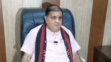 शिक्षा मंत्री धर्मेंद्र प्रधान के इस्तीफे के बाद उत्तराखंड बीजेपी प्रदेश अध्यक्ष महेंद्र भट्ट छात्रों के लिए ये क्या बोल गए, सुनिए।
#BJP_Uttarakhand #Indian_National_Congress #Uttarakhand_Mahendra_Bhatt #Ganesh_Godiyal #BJP #EducationMinister #StudentProtest #BreakingNews #PoliticalControversY #LatestHindiNews #UttarakhandBJP #StudentPolitics