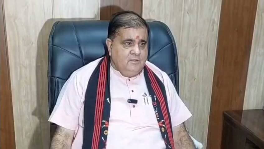 शिक्षा मंत्री धर्मेंद्र प्रधान के इस्तीफे के बाद उत्तराखंड बीजेपी प्रदेश अध्यक्ष महेंद्र भट्ट छात्रों के लिए ये क्या बोल गए, सुनिए।
#BJP_Uttarakhand #Indian_National_Congress #Uttarakhand_Mahendra_Bhatt #Ganesh_Godiyal #BJP #EducationMinister #StudentProtest #BreakingNews #PoliticalControversY #LatestHindiNews #UttarakhandBJP #StudentPolitics