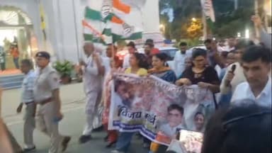 हरियाणा/ देश के शिक्षामंत्री धर्मेंद्र प्रधान के इस्तीफे पर यमुनानगर में कांग्रेस का विजय जुलूस, लड्डू बांटकर मनाई खुशी, जगाधरी से कांग्रेस विधायक अकरम खान ने कहा पहले केंडल मार्च का था कार्यक्रम किंतु इस्तीफे की खबर के बाद इसे युवाओं को समर्पित विजय जुलूस की तरह मनाया जा रहा है।
Congress Celebrates Dharmendra Pradhan's Resignation with Victory Rally in Yamunanagar
#Yamunanagar #Congress #DharmendraPradhan #Resignation #VictoryRally #StudentProtest #RahulGandhi #Haryana #BreakingNews #AKNewsHaryana