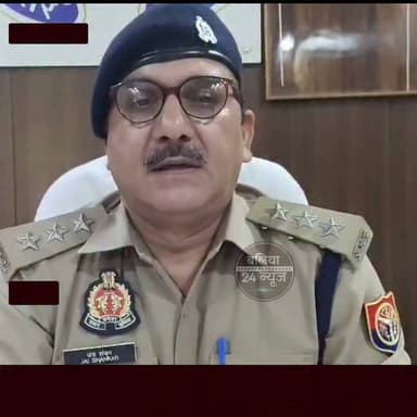 #सहतवार में ट्यूबेल पर सो रहे 70 वर्षीय वृद्ध की ईंट से मारकर #हत्या क्षेत्राधिकारी ने दिया ब्यान
#थाना सहतवार पर डायल 112 के माध्यम से सूचना प्राप्त हुई कि ग्राम उदहा निवासी रामव्यास वर्मा पुत्र स्व0 मंगलदेव वर्मा उम्र 70 वर्ष अपने घर से लगभग 400 मीटर दूर ट्यूबेल मशीन पर सोए थे। किसी अज्ञात व्यक्ति ने ईंट से मारकर उनकी हत्या कर दी।
#सूचना पर तत्काल थाना सहतवार पुलिस मौके पर पहुंची और शव को कब्जे में लेकर पोस्टमार्टम के लिए भेज दिया गया। मृतक के सिर में गंभीर चोट के निशान पाए गए हैं। परिजनों से प्राप्त तहरीर के आधार पर थाना सहतवार में सुसंगत धाराओं में मुकदमा पंजीकृत कर विवेचना की जा रही है।
#घटना के बाद मौके पर पुलिस बल तैनात है और क्षेत्र में शांति व्यवस्था कायम है।
#इस संबंध में क्षेत्राधिकारी बांसडीह जय शंकर मिश्र ने घटना की जानकारी दी और बताया कि जल्द ही आरोपियों की गिरफ्तारी की जाएगी।