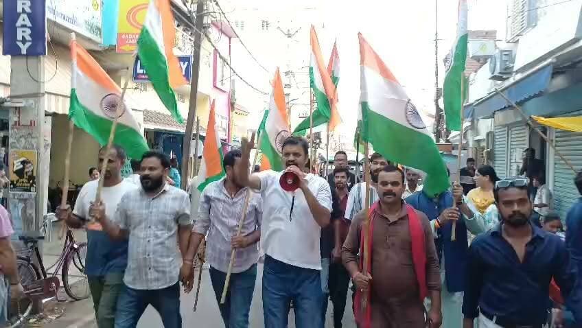 शिक्षा मंत्री के इस्तीफे पर जमालपुर में तिरंगा मार्च, छात्र आंदोलन की जीत बताकर मनाया जश्न
#मुंगेर #जमालपुर