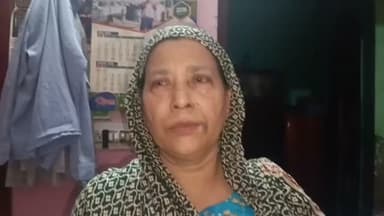 मेरठ LIC से रिटायर्ड बुजुर्ग के घर फायरिंग,
मकान को लेकर चल रहा था विवाद,
पीड़ित का आरोप बच्चो को मारने की देता है धमकी,
घर पर आकर दबंग ने की हवाई फायरिंग,
फायरिंग मे बाल बाल बचा महिला का बेटा,
सलमान पुत्र नामालूम ने की फायरिंग,
फायरिंग cctv मे कैद, पुलिस ने कब्जे मे ली DVR,
लिसाड़ी गेट थाना क्षेत्र के बुनकर नगर गली 5 की घटना।
#viralreels #short #viralvideo #instgramreels #viralpost