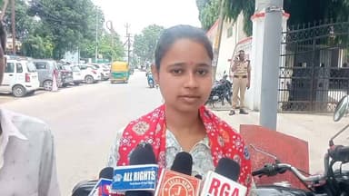 भुता पुलिस पर कार्रवाई न करने का आरोप, एसएसपी से लगाई गुहार
बरेली। भुता थाना क्षेत्र के ग्राम नवादा ब्रहमनान निवासी सूरज पाल ने वरिष्ठ पुलिस अधीक्षक से शिकायत कर आरोप लगाया है कि 22 जुलाई को पड़ोसी अंगन लाल, अंकुर, सुमन पटेल, लवली पटेल और चित्रा पटेल ने घर में घुसकर उनकी पत्नी मीना देवी के साथ मारपीट की। आरोप है कि हमलावरों ने लोहे की रॉड से हमला कर घायल कर दिया, घर में लगे सीसीटीवी कैमरे और एलईडी भी तोड़ दी तथा ₹40 हजार नकद लेकर फरार हो गए। पीड़ित का कहना है कि घटना की तहरीर उनकी पुत्री ने उसी दिन भुता थाने में दी थी, लेकिन अब तक कोई कार्रवाई नहीं हुई। एसएसपी से मामले में रिपोर्ट दर्ज कर आरोपियों के खिलाफ कड़ी कानूनी कार्रवाई तथा परिवार की सुरक्षा की मांग की गई है।
#Bareillynewslive
#viral
#Bareillypolice
#थानाभुता