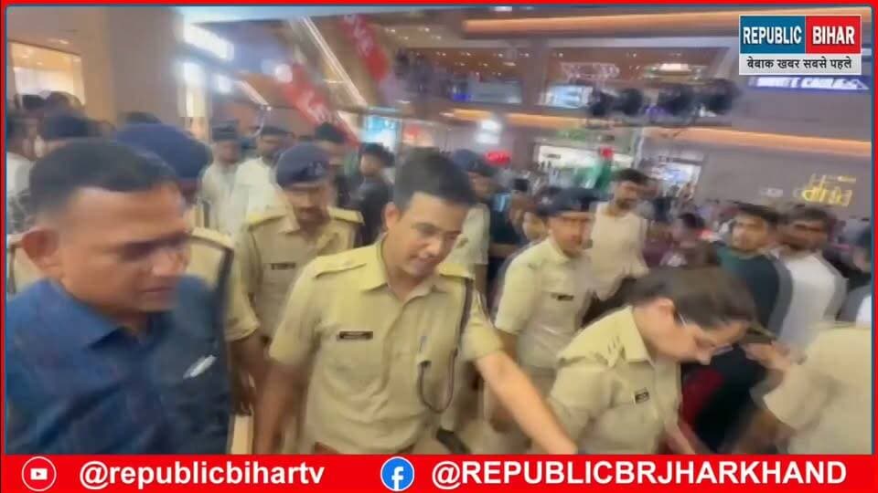 तेज प्रताप यादव को पुलिस ने हिरासत में लिया
#MuzaffarpurNews #YouthProtest #TejPratapYadav #BiharNews #PatnaNews #JJDParty #BreakingNews