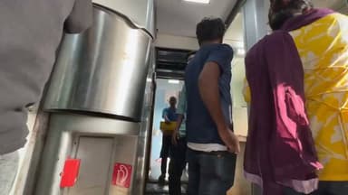 2 समोसे का IRCTC मूल्य ₹20 है मुझसे ₹30 वसूले गए। जब बिल मांगा तो ₹30 का 3 समोसों का बिल देकर फर्जी बिल थमा दिया दिए केवल 2 समोसे। यह स्पष्ट रूप से ओवरचार्जिंग फर्जी बिलिंग और यात्रियों के साथ संगठित धोखाधड़ी का मामला है
#Train No14003
#RailMinIndia #RailwaySeva #IRCTCofficial