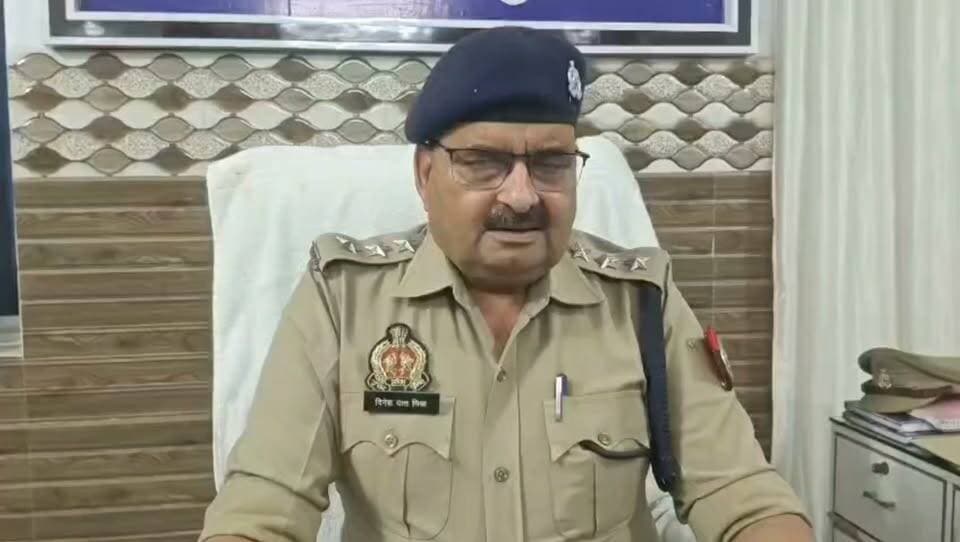 मधुबन में अस्पताल की बड़ी लापरवाही! नवजात की बची जान, मां की गई जान #खबरेंअभीतक #KhabareAbhiTak #Mau #Madhuban #HospitalNegligence