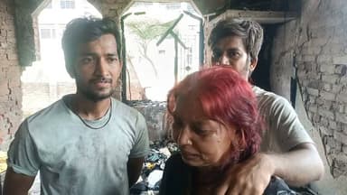 तिलहर नगर के मोहल्ला मौजमपुर पुलिस चौकी के निकट गैस सिलेंडर की आग से मकान पूरी तरह से हुआ ध्वस्त।पीड़ित परिवार ने जनप्रतिनिधियों और प्रशासन पर अपनी उपेक्षा का लगाए आरोप।