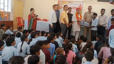 #राजगढ़ शिक्षा और संस्कार से ही होगा सशक्त भारत का निर्माण: राजगढ़ में 180 बच्चों को बांटे स्कूल बैग