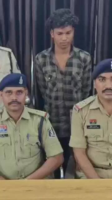 कलेक्ट्रेट मोड़ के पास हथियार लहराकर लोगों को डरा रहा था आरोपी, पुलिस ने चाकू जब्त कर भेजा जेल