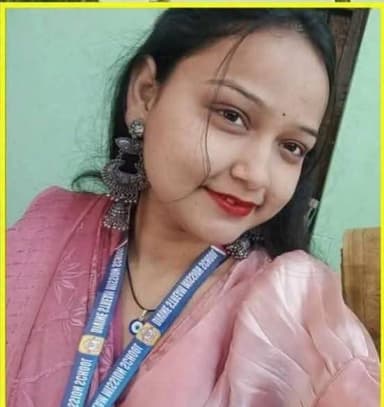 शिक्षिका की संदिग्ध मौत,रेलवे ट्रैक पर मिला शव; चलती ट्रेन से गिरने की आशंका..
Bihar: औरंगाबाद जिले के दाउदनगर थाना क्षेत्र के महावर गांव की रहने वाली 21 वर्षीय निजी स्कूल शिक्षिका नेहा कुमारी का शव झारखंड के कोडरमा जिले में धनबाद-गया रेलखंड पर रेलवे ट्रैक से बरामद किया गया. मृतका दाउदनगर के भखरुआं स्थित डिवाइन स्ट्रीम मिशन स्कूल में कंप्यूटर शिक्षिका थीं. प्राथमिक जांच में आशंका जताई जा रही है कि उनकी मौत चलती ट्रेन से गिरने से हुई है. शनिवार सुबह कोडरमा रेलवे स्टेशन के ट्रैकमैन निरीक्षण कर रहे थे, तभी तिलैया थाना क्षेत्र के टीनवाटांड़ के पास (पोल संख्या 394/27) ट्रैक पर एक युवती का शव दिखा. सूचना पर आरपीएफ और तिलैया थाना पुलिस मौके पर पहुंची. शव के पास मिले बैग में पहचान से संबंधित दस्तावेज, मार्कशीट और कॉलेज प्रमाणपत्र मिले, जिसके आधार पर मृतका की पहचान चक्रधरपुर नगरपरिषद क्षेत्र टोकलो रोड़ निवासी संजय कुमार सिन्हा की पुत्री नेहा कुमारी के रूप में की गई.
#citilivejharlhand #nonfollowers
#viralnews #bihar #railway #trechter #PatnaNews #viralposttoday