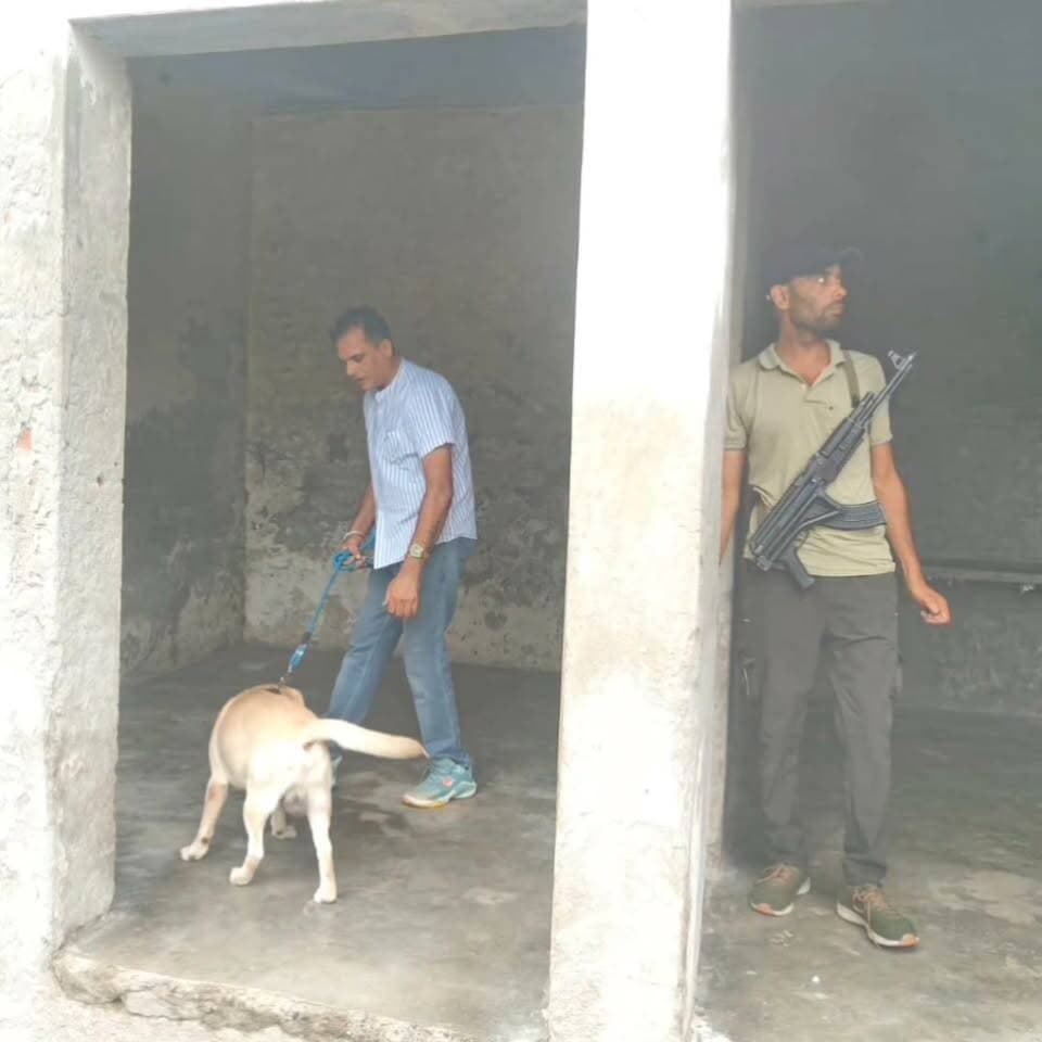 यमुनानगर/नार्को डॉग 'लियो' के साथ HSNCB का यमुनानगर में बड़ा सर्च ऑपरेशन, संदिग्ध ठिकानों की खंगाली गई तलाशी।। #highlight #highlightseveryone #folowers #folowerseveryone #follower #followerseveryone #Yamunanagar #HSNCB #NarcoticsControl #NarcoDogLeo #DrugFreeHaryana #AntiDrugDrive #SearchOperation #HaryanaPolice #WarOnDrugs #BreakingNews