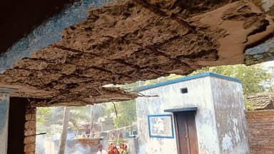 *জরাজীর্ণ মধুসূদনপুর প্রাথমিক বিদ্যালয়।পরিকাঠামোর বেহাল দশার জন্য জীবনের ঝুঁকি নিয়ে পড়াশোনা করছে ছাত্রছাত্রীরা*
Bengal icon news ডিজিটাল ইন্ডিয়া আর শিক্ষার প্রসারের নানা বড় বড় দাবির মাঝেও, গ্রামীণ শিক্ষা ব্যবস্থার কঙ্কালসার চেহারাটা আরও একবার সামনে এল। মগরাহাট থানার অন্তর্গত মধুসূদনপুর প্রাথমিক বিদ্যালয়—যেখানে পড়াশোনা শুধুই শিক্ষার নয়, বরং এক নিত্যদিনের লড়াই! এক চরম আতঙ্কের নাম! জরাজীর্ণ স্কুল ভবন, ভেঙে পড়া ছাদ, আর যে কোনো মুহূর্তে ঘটে যেতে পারে বড়সড় দুর্ঘটনা। জীবনের ঝুঁকি নিয়ে চলছে ১৬৬ জন পড়ুয়ার ভবিষ্যৎ গড়ার কাজ। কিন্তু কোনো হেলদোল নেই প্রশাসনের!
দক্ষিণ ২৪ পরগনার মগরাহাট থানার প্রত্যন্ত এলাকা মধুসূদনপুর। এই এলাকার মধুসূদনপুর প্রাথমিক বিদ্যালয়ে বর্তমানে পড়াশোনা করে ১৬৬ জন ছাত্রছাত্রী। তাদের সামলাতে এবং বিদ্যাদানে নিয়োজিত আছেন মাত্র ৪ জন শিক্ষক-শিক্ষিকা। কিন্তু স্কুলের যা বর্তমান অবস্থা, তাতে পাঠদানের থেকে জীবন বাঁচানোর চিন্তাই যেন বেশি কাজ করে শিক্ষক থেকে অভিভাবকদের মনে।
স্কুলের প্রতিটি কোণে ছড়িয়ে রয়েছে বিপদের ছাপ। ছাদ থেকে প্রতিনিয়ত খসে পড়ছে পলেস্তারা, বর্ষাকালে সিলিং চুইয়ে পড়ে ঝরঝর করে জল। নেই কোনো উপযুক্ত উন্নত পরিকাঠামো। সরকারের পক্ষ থেকে মিড-ডে মিলের ব্যবস্থা তো রয়েছে, কিন্তু সেই খাবার একটু শান্তিতে বসে খাওয়ার মতো ন্যূনতম কোনো জায়গা বা উপযুক্ত পরিবেশ পর্যন্ত নেই এ স্কুলে। এর ওপর এলাকার যোগাযোগের অবস্থাও অত্যন্ত শোচনীয়, ফলে চরম সমস্যায় পড়তে হয় সবাইকে।
স্থানীয়দের অভিযোগ, প্রত্যন্ত ও প্রান্তিক এলাকা হওয়ার সুযোগেই স্কুলটির ওপর কোনো নজর নেই সরকারের। একাধিকবার প্রশাসন ও সংশ্লিষ্ট দপ্তরকে জানানো সত্ত্বেও মিলনি কোনো সমাধান, মেলেনি কোনো স্থায়ী আশ্বাস। ফলে এক প্রকার নিরুপায় হয়েই জীবনের ঝুঁকি নিয়ে নিজেদের সন্তানদের এই আতঙ্কের বিদ্যালয়ে পাঠাতে বাধ্য হচ্ছেন অভিভাবকরা।
এমনকি পরিস্থিতি এতটাই আশঙ্কাজনক যে, স্কুলের শিক্ষকরাও এখন নিরুপায়। ক্যামেরার সামনে সরকারের কাছে হাত জোড় করে আকুল আবেদন জানাচ্ছেন—এই খুদে শিশুদের ভবিষ্যতের কথা ভেবে অন্তত একবার যেন নজর দেওয়া হয় মধুসূদনপুর প্রাথমিক বিদ্যালয়ের দিকে।
শিক্ষা প্রতিটি শিশুর মৌলিক অধিকার। কিন্তু জরাজীর্ণ ছাদের নিচে আতঙ্কের মধ্যে প্রহর গোনাটা কি সত্যিই ওদের প্রাপ্য? প্রশাসনিক উদাসীনতার মাশুল কি এভাবেই দিতে হবে ১৬৬ জন নিষ্পাপ শিশুকে? এখন দেখার, এই খবরের পর আদৌ ঘুম ভাঙবে কি প্রশাসন ও শিক্ষা দপ্তরের, নাকি কোনো বড়সড় দুর্ঘটনার অপেক্ষাতেই দিন গুনবে মধুসূদনপুর?