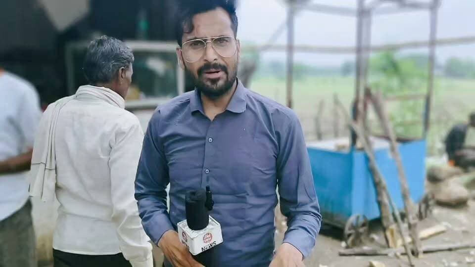 सागर - बदलता जैतपुर, बढ़ता विकास" — गांव की नई तस्वीर गढ़ने की दिशा में तेज़ी से बढ़ रहे कदम, विकास कार्यों पर विशेष चर्चा
जैतपुर गांव में विकास को नई गति देने के उद्देश्य से सड़क, पेयजल, स्वच्छता, शिक्षा, स्वास्थ्य, ग्रामीण अधोसंरचना और जनसुविधाओं को लेकर विशेष चर्चा की गई। ग्रामीणों की आवश्यकताओं और भविष्य की विकास योजनाओं पर विस्तार से विचार-विमर्श करते हुए गांव को आत्मनिर्भर एवं सुविधायुक्त बनाने पर जोर दिया गया।
#जैतपुर #गांव_का_विकास #ग्रामीणविकास #नई_सोच_नया_जैतपुर #विकास_की_राह #सड़क #शिक्षा #स्वास्थ्य #पेयजल #स्वच्छता #मध्यप्रदेश #स्थानीयसमाचार #IndiaDabangNews #IDNNews