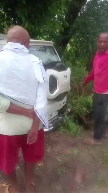 भोरापुर चौराहे पर तेज रफ्तार बोलेरो ने मारी दो बाइकों में टक्कर, दो घायल