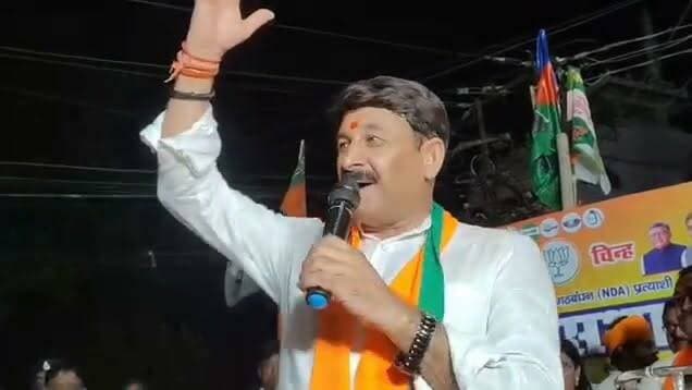 बांकीपुर विधानसभा उपचुनाव में भाजपा प्रत्याशी नीरज सिन्हा के समर्थन में चुनाव प्रचार करने पहुंचे सांसद मनोज तिवारी ने गाना गाकर बदल दिया माहौल! विरोधियों के छुटे पसीने।
#ManojTiwari #bhojpuriactor #bihar #Bankipur #ByElection #song #BiharPolitics