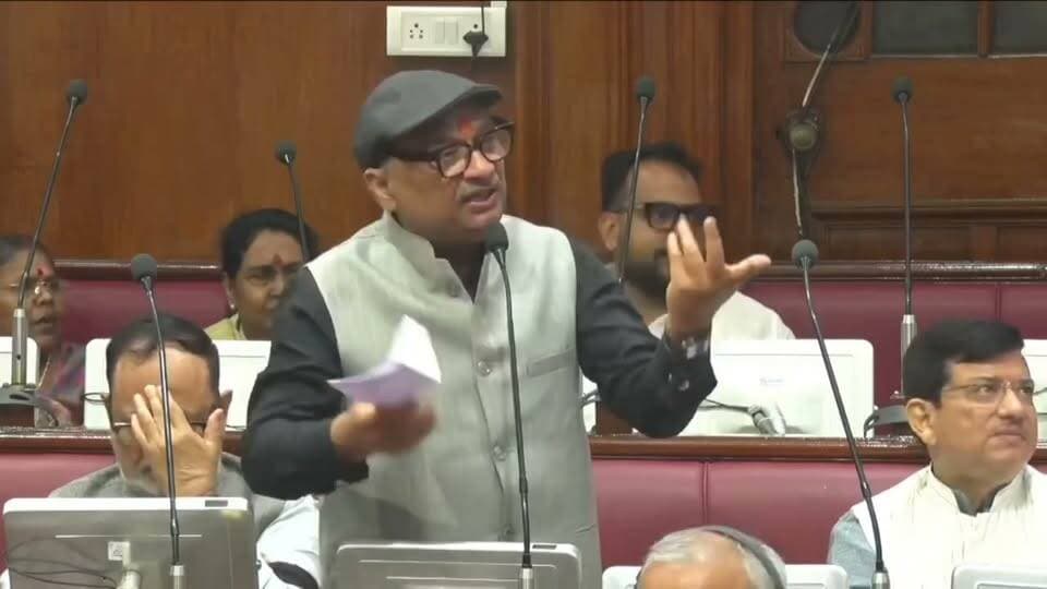 राजद MLC सुनील सिंह ने राम मंदिर का चंदा चोरी वाला मुद्दा उठाए विधानपरिषद में बोले। 🔥 "पूरा चंदा का पैसा लूटकर घर चले गए..." RJD MLC Sunil Kumar Singh का बड़ा हमला!
#SunilKumarSingh #RJD #BiharAssembly #BiharPolitics #ViralSpeech #PoliticalNews #BiharNews #BreakingNews #AssemblySession #TrendingNews #LatestNews #HindiNews #Politics
#SunilSingh #NeerajKumar #BiharVidhanParishad #BiharPolitics #BiharAssembly #BiharNews #PoliticalInvestigation #BiharGovernment #JDUvsRJD #VidhanParishadDebate Dr. Sunil Kumar Singh Tejashwi