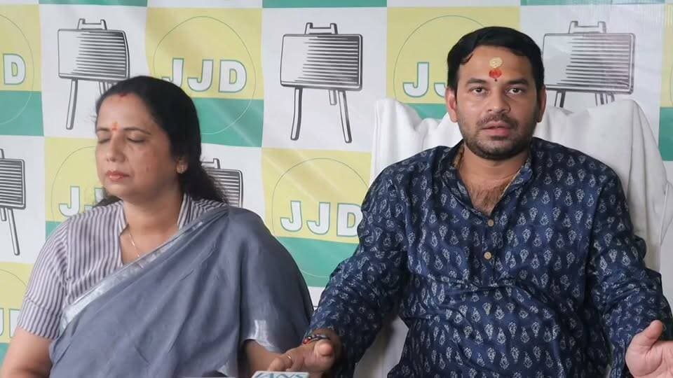 बांकीपुर उपचुनाव में तेज प्रताप यादव का खुला ऐलान प्रशांत किशोर को करेंगे समर्थन बोले बीजेपी की कहानी खत्म । Tej Pratap Yadav ! Veena Manvi ! Prashant Kishor !
#TejPratapYadav #tejpratapyadavrjd #prashantkishor #jansuraajparty #TejashwiYadav #BJP4IND #veenamanvi #viralreels