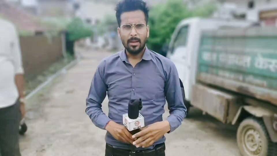 सागर - क्या स्वच्छ केसली बनेगा विकास की नई पहचान? ग्राम प्रधान के नेतृत्व में सफाई व्यवस्था हुई तेज, स्वच्छता को बनाया पहली प्राथमिकता
केसली ग्राम पंचायत में स्वच्छता पर विशेष जोर, ग्राम प्रधान की पहल से गांव को स्वच्छ और सुंदर बनाने का अभियान जारी
#केसली #सागर #मध्यप्रदेश #ग्राम_विकास #स्वच्छ_भारत_मिशन #स्वच्छ_गांव #सफाई_अभियान #ग्राम_प्रधान #पंचायतीराज #जनहित #IndiaDabangNews #IDNNews
