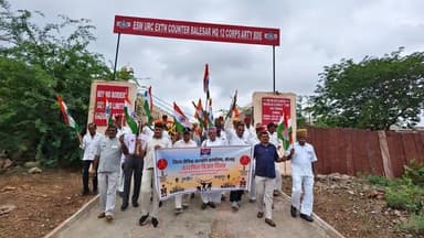 कारगिल विजय दिवस पर फलोदी रोड़ फांटा पर भूतपूर्व सैनिको ओर NCC कैडेट्स और शेरगढ़ विधायक बाबु सिंह राठौड़ और जिला सैनिक कल्याण अधिकारी कर्नल बलदेव सिंह मानव के साथ लगे भारत माता के जयकारे!
#KargilVijayDiwas