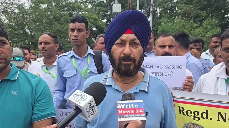 धर्मशाला: ATS और GPS के विरोध में एक बार फिर सड़कों पर उतरे व्यावसायिक ऑपरेटर्स ।
#himachalpradesh #dharmshala #ATS #sukhvinsinghsukhu