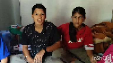 उत्तरकाशी में एनसीसी अफसर पर छात्रा से छेड़छाड़ में नया मोड़, एक साथ कई छात्राएं आईं सामने...
एनसीसी प्रशिक्षण के दौरान छात्रा से कथित छेड़छाड़ के मामले में, जिसमें एक एनसीसी अधिकारी और शिक्षक के खिलाफ छात्रा के पिता की शिकायत पर पॉक्सो एक्ट के तहत मुकदमा दर्ज किया गया है, अब घटनाक्रम ने नया मोड़ ले लिया है।
मामले में एक ओर पुलिस जांच जारी है, वहीं दूसरी ओर कई एनसीसी छात्राएं सामने आई हैं। छात्राओं ने वीडियो जारी कर संबंधित एनसीसी अधिकारी का समर्थन किया है। उनका कहना है कि "सर ऐसा नहीं कर सकते।" कुछ छात्राओं का दावा है कि वे विभिन्न कॉलेजों से हैं और अधिकारी के पक्ष में खड़ी हैं।
⚖️ फिलहाल मामला जांच के अधीन है। आरोपों और छात्राओं के दावों की सत्यता का अंतिम निर्णय पुलिस जांच और न्यायिक प्रक्रिया के बाद ही स्पष्ट होगा।
आपकी क्या राय है?
क्या कई छात्राओं के समर्थन में सामने आने से मामले की जांच या दिशा पर कोई असर पड़ सकता है?
अपनी राय शालीन भाषा में कमेंट करके जरूर बताएं।
#Uttarkashi #NCC #Uttarakhand #POCSO #StudentSafety #BreakingNews #CollegeNews #Justice #NewsUpdate #RoundTheWatch