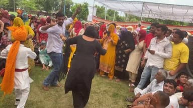गांव चांदहट में उमड़ा आस्था का सैलाब, विशाल सर्वसमाज भंडारे में हजारों श्रद्धालुओं ने ग्रहण किया प्रसाद
#Live #FacebookLive #गांवचांदहट #विशालभंडारा #PalwalNews #HaryanaVoicePalwal #PalwalLive #धार्मिकआयोजन #BreakingNews BJP Haryana Bharatiya Janata Party (BJP) चो जावेद एडवोकेट टीम दीपक हटटी चेयरमैन Nayab Saini टीम उत्कर्ष चौधरी