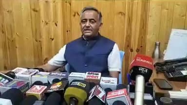 शिमला: केंद्रीय शिक्षा मंत्री के इस्तीफे, हिमाचल में आपदा प्रभावितों की स्थिति और विपक्ष के आरोपों पर क्या बोले CM के मीडिया सलाहकार नरेश चौहान? सुनिए मीडिया से बातचीत में उनका पूरा बयान।
#Shimla #Himachal #NareshChauhan #Congress #Disaster #Politics #News