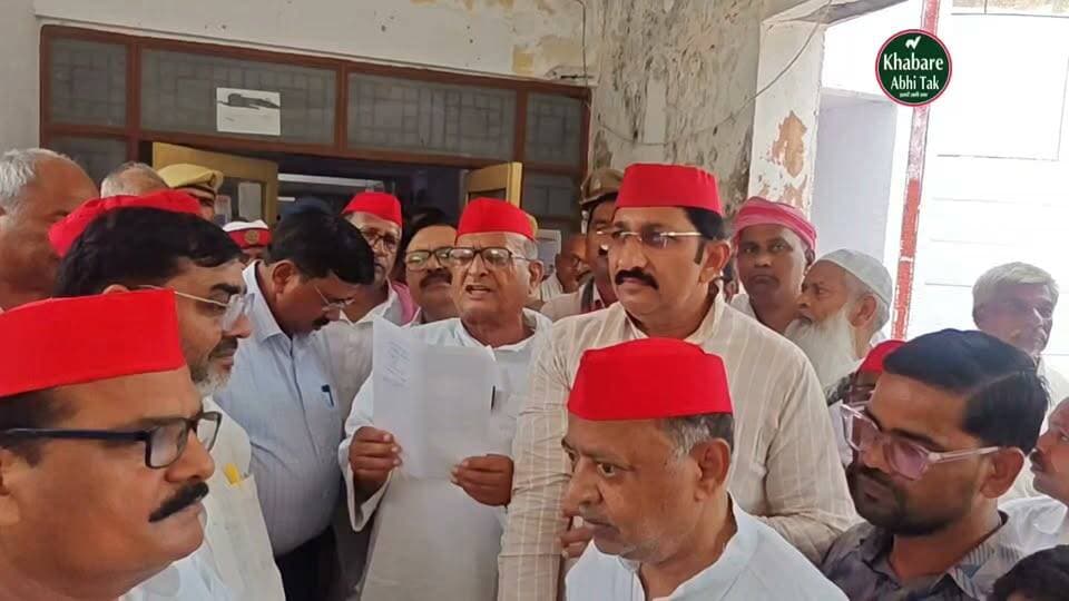 जौहर यूनिवर्सिटी को लेकर सपा का प्रदर्शन, मजिस्ट्रेट के माध्यम से सरकार तक पहुंचाई मांग | खबरें अभी तक
#खबरेंअभीतक #KhabareAbhiTak #JauharUniversity #SamajwadiParty #MauNews