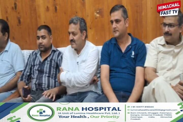 "सावन के दूसरे सोमवार पर प्रेस क्लब मंडी का खीर भंडारा, उपायुक्त ने भी किया प्रसाद ग्रहण"
"मंडी में सावन सोमवार की भक्ति: प्रेस क्लब ने लगाया खीर का भंडारा, उपायुक्त रहे शामिल"
मंडी,रिपोर्ट तरनदीप सिंह
#Mandi #SawanSomwar #PressClubMandi #KheerBhandara #HimachalPradesh #DevBhoomi #Shravan #HimachalNews #ReligiousEvent #Seva #DeputyCommissioner #HimachalFast #BreakingNews #TrendingNews #MandiNews