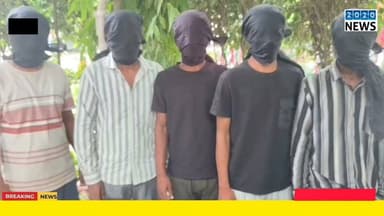 पटना जिले के बिहटा स्थित सिमरी-बहपुरा में पुलिस ने छापेमारी करते हुए हथियार, भारी मात्रा में कारतूस के साथ पांच लोगों को किया गिरफ्तार, पूर्व में भी गिरफ्तार लोगों की रही है आपराधिक इतिहास, गिरफ्तार अभियुक्त मनेर थाना क्षेत्र के मौला गांव के रहने वाले बताए गए, मामले की पुष्टि पटना पश्चिमी सिटी एसपी संकेत कुमार ने की #patnapolice #bihtathana #arrestbadmash #Weaponsseized #CitySP