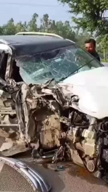 মেজিয়া-রানীগঞ্জ জাতীয় সড়কে টাটা গাড়ি ও ট্রাকের মুখোমুখি সংঘর্ষ