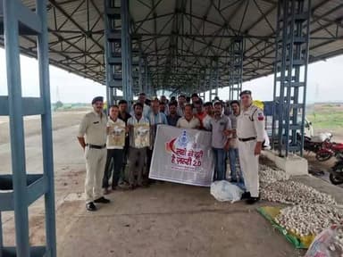 🚫नशे से दूरी है जरूरी 2.0🚫
नशामुक्ति जन जागरूकता अभियान
थाना पार्वती
‘‘नशे से दूरी है जरूरी 2.0’’नशामुक्ति जन जागरूकता अभियान अंतर्गत थाना पार्वती पुलिस द्वारा क्षेत्र के अंतर्गत मंडी में कार्यक्रम का आयोजन कर व्याख्यान दिया गया, नशे के दुष्प्रभावों के संबंध में जानकारी देकर शपथ दिलाई गई, एवं नशा मुक्ति से सम्बंधित पम्पलेट वितरण किये गये,
#NasheSeDooriHaiZaroori2_0