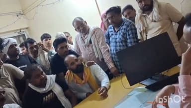 विद्युत समस्याओं से परेशान ग्रामीणों ने लहार विद्युत कार्यालय का किया घेराव #भाजपा #bhind #भिण्ड