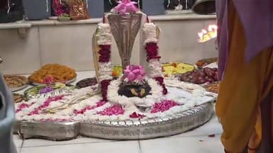 🚩 ॥ हर-हर महादेव ॥ 🚩
📍 स्थान: ऐतिहासिक एवं प्राचीन श्री बैजनाथ शिव मंदिर, कांगड़ा (हिमाचल प्रदेश)
भगवान भोलेनाथ के पावन धाम बैजनाथ मंदिर से सीधे दर्शन कीजिए। घर बैठे बाबा बैजनाथ का आशीर्वाद पाने के लिए हिमाचल मीडिया के इस लाइव प्रसारण से जुड़ें।
📲 लाइव वीडियो को ज्यादा से ज्यादा शेयर करें ताकि अन्य श्रद्धालु भी दर्शन का लाभ उठा सकें।
🔴 हिमाचल मीडिया - सच आप तक!
#BaijnathShivMandir #HarHarMahadev #HimachalMedia #Baijnath #Kangra #HimachalPradesh #LiveCoverage #Mahadev #ShivMandir