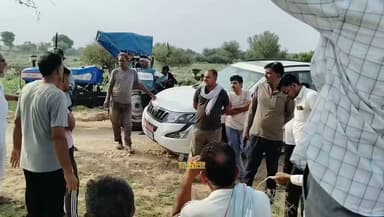 #बीदासर के दूँकर से बेनाथा सड़क की अनियमिताओं के विरोध में ग्रामीण.....