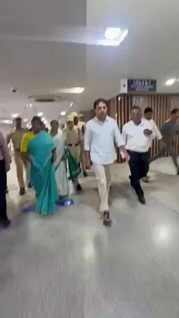 మాజీ ఎమ్మెల్యే పెద్ది సుదర్శన్ రెడ్డిని పరామర్శించడానికి యశోద ఆసుపత్రికి చేరుకున్న కేటీఆర్, సీతక్క,