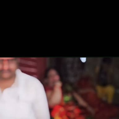 लक्ष्मी क्लॉथ हॉउस में काम करने वाले मजदूर क़ी करंट लगने से मौत, निर्माणाधीन दुकान पर काम करते मजदूर को लगा करंट, मृतक पटमेश्वरी तिवारी सोनी हरलाल गांव का रहने वाला, पिता की मौत के बाद 12 सालों से कर रहा था मजदूरी, साल भर पहले ही पटमेश्वरी की हुई शादी, पत्नी का उजड़ा सुहाग, अस्पताल ले जाने पर डॉक्टरों ने पटमेश्वरी को किया मृत घोषित, परिजनों का ठेकेदार व दुकान संचालक पर लापरवाही का आरोप, खुले बिजली के तार से करंट लगने का परिजनों का दावा, पुलिस ने शव पोस्टमार्टम के लिए भेजा, मामले क़ी शुरू क़ी जाँच, पोस्टमार्टम रिपोर्ट के आधार पर होगी आगे की कार्रवाई : पुलिस
नोट- लक्ष्मी गारमेंट्स और लक्ष्मी क्लॉथ हाउस यह दो अलग-अलग दुकाने हैँ, हादसा लक्ष्मी क्लॉथ हाउस के यहाँ हुआ है, न क़ी लक्ष्मी गारमेंट्स।
#Gonda #BreakingNews #ElectricShock #Accident #Labour