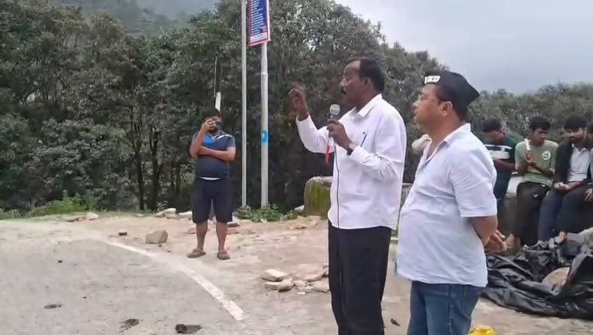 पौड़ी विधानसभा से उत्तराखंड क्रांति दल के संभावित प्रत्याशी भाई केशवानंद आर्य,धारे,मंगारे और अन्य प्राकृतिक श्रोतों से प्राप्त मिनरल वाटर से ग्रामीणों को रोजगार उपलब्ध करवाने के सम्बन्ध में बताते हुये..
#यूक्रेंडमिशन2027
#जयपहाड़जयपहाड़ी
