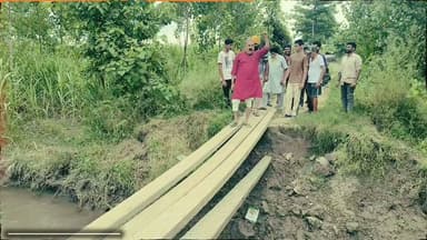 बिंदुखेड़ा मे 4 साल से टूटी पुलिया… बरसात में हर कदम पर मौत का खतरा, जान जोखिम में डाल रहे ग्रामीण।
#Rudrapur #Bindukheda #UdhamSinghNagar #Uttarakhand #BrokenBridge #Bridge #Rain #Monsoon #RoadSafety #GraminSamasya #Infrastructure #RudrapurNews #UttarakhandNews #GroundReport #BreakingNews