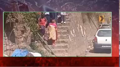 सोलन जिला के जाबली मे सरकारी स्कूल के छात्र जान जोखिम मे NH 5 को पार करके स्कूल आने जाने को मजबूर , लोगों ने प्रशासन से ओवर फुट ब्रिज बनाने की अपील की है ,#solan #nh #school #students #road #RoadSafety