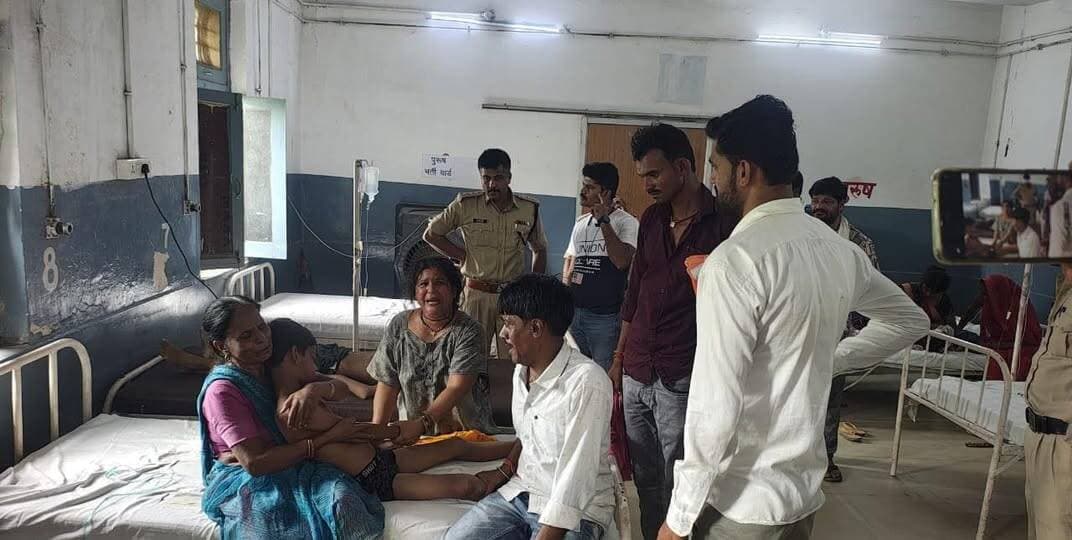 नवभारत न्यूज
दमोह। जिले के रजपुरा थाना क्षेत्र अंतर्गत सेमरा गांव में दो बालक पानी में डूबे, दोनों की दुखद मौत की खबर। चौकी प्रभारी शिवनारायण यादव मौजूद।