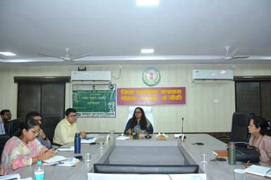 कलेक्टर श्रीमती तुलिका प्रजापति ने कलेक्ट्रेट सभाकक्ष में आयोजित समय-सीमा बैठक में जिले के विभिन्न विभागों द्वारा संचालित योजनाओं एवं विकास कार्यों की विस्तृत समीक्षा की।
समय-सीमा बैठक में कलेक्टर ने की ई-ऑफिस, सीएम हेल्पलाइन एवं जनदर्शन की विस्तृत समीक्षा
- ई-ऑफिस प्रणाली का प्रभावी संचालन करें सुनिश्चित–कलेक्टर
- विकास कार्यों की समीक्षा, अधिकारियों को जवाबदेही के साथ कार्य करने के दिए निर्देश
#mmacdistrict_cg #chhattishgarh #समय_सीमा_बैठक
@chhattisgarhcmo @dpr.chhattisgarh